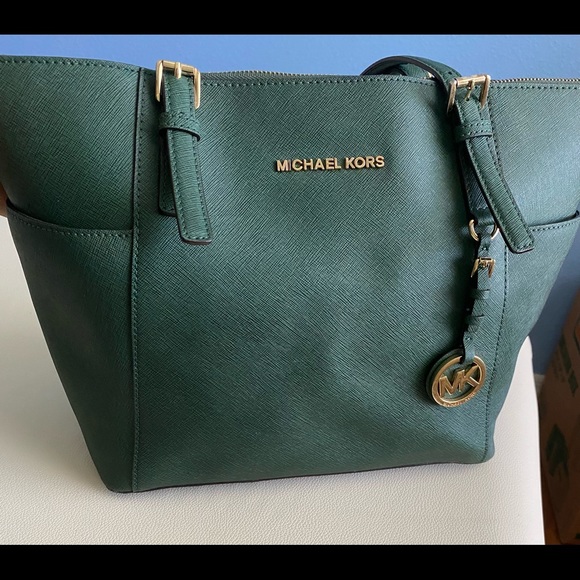 ** SOLD ** MICHAEL KORS Jet Set East West Green - Picture 2 of 8